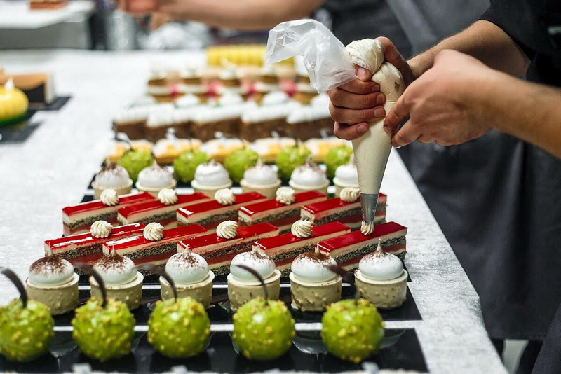 Где работает кондитер